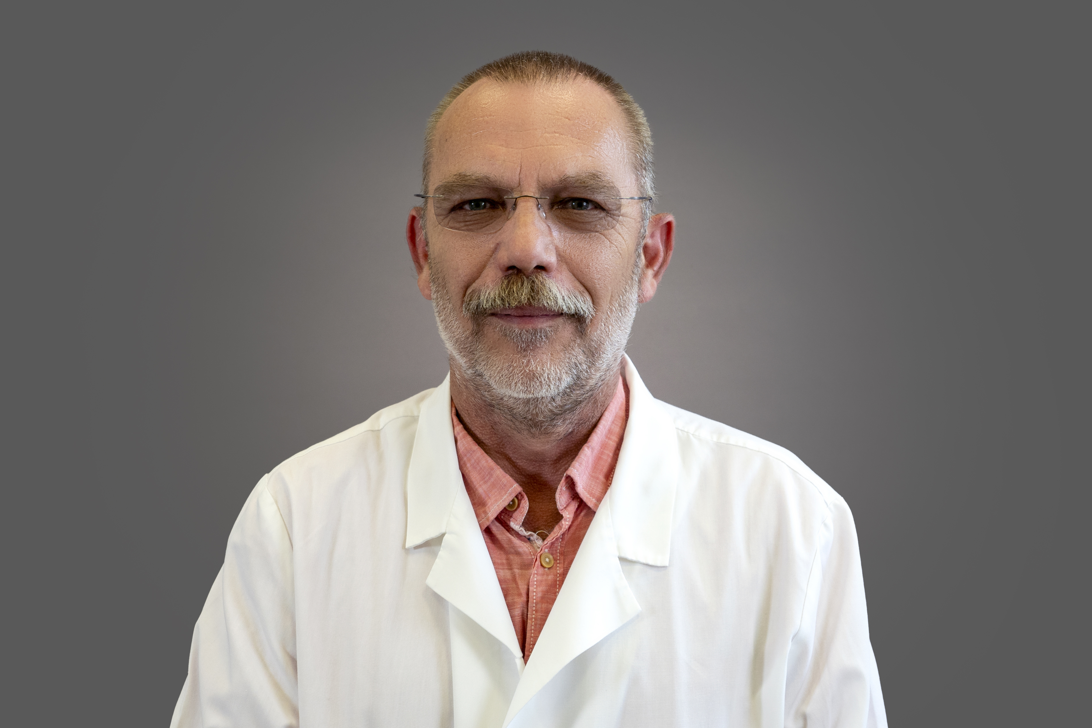 Dr. Antal András - Országos Gerincgyógyászati Központ