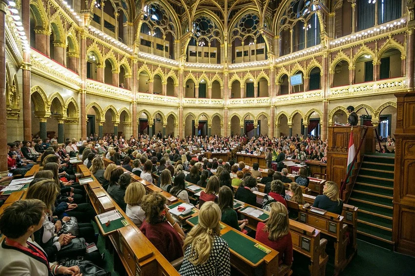 MGYFT jubileumi kongresszus a parlamentben.