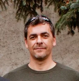 István stabilizációs gerincműtéten átesett páciens.
