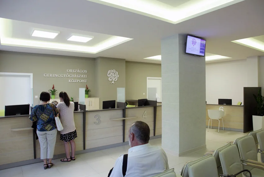 Az Országos Gerincgyógyászati Központ új betegfelvételi és adminisztrációs központja.