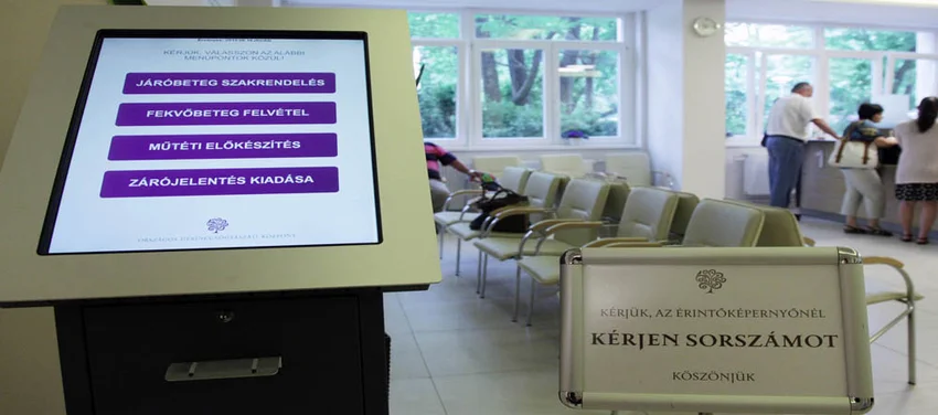 Az Országos Gerincgyógyászati Központ recepciója.