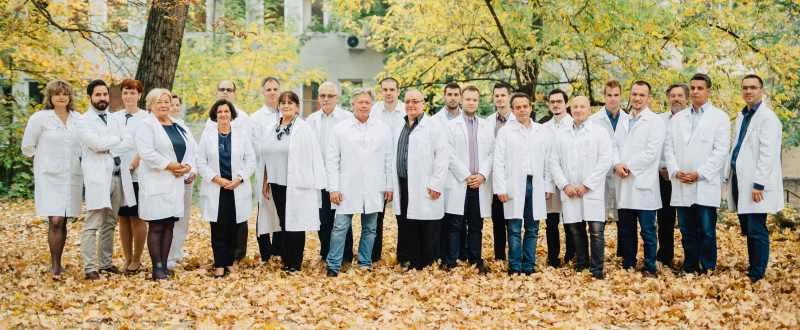 Az Országos Gerincgyógyászati Központban dolgozó orvosok.