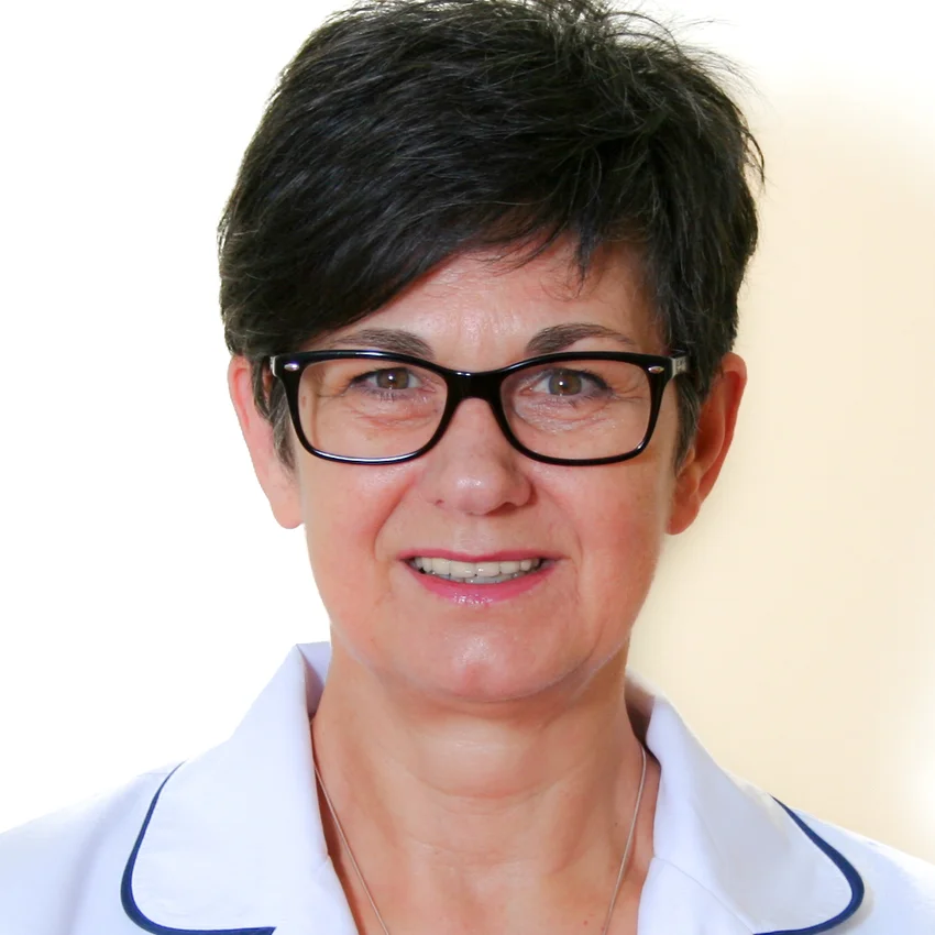 Dr. Puhl Mária az Országos Gerincgyógyászati Központ radiológus osztályvezető főorvosa.