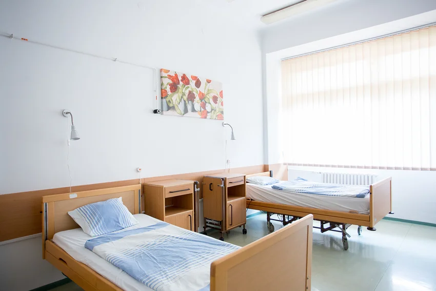 Konzervatív terápiás osztály új betegszobája.