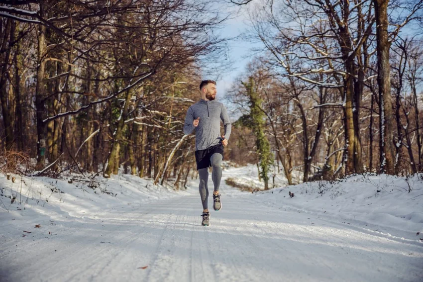 A szánkótól a nordic walkingig: szabadtéri mozgás télen