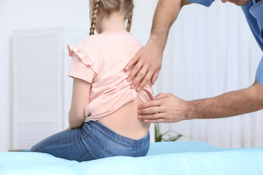 Így ismerhetőek fel és kezelhetőek a leggyakoribb gyermekkori gerincdeformitások