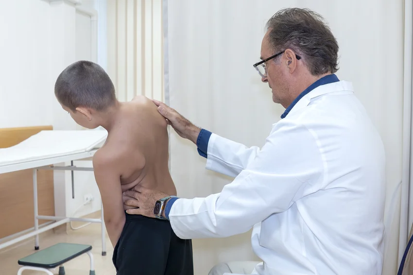 „A gerincferdülés műtéttől nem szabad félni, fel kell készülni rá”
