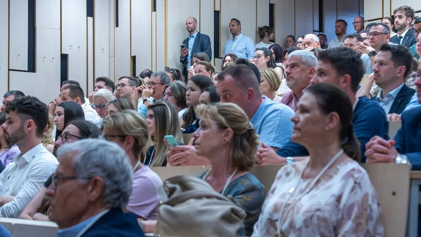 A gerincsebészeti innováció élvonalában